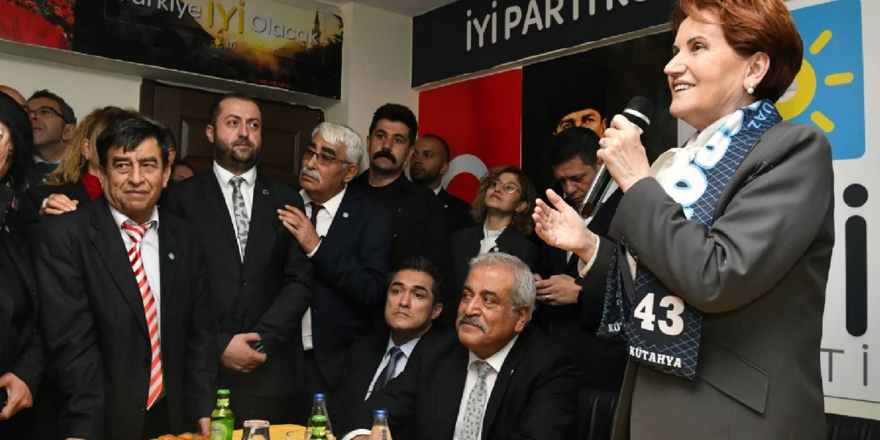 Akşener Kütahya'da Erdoğan'a seslendi: Yerlikaya iyi gidiyor, onun ellerini de sakın ola tutma, bu ülke neredeyse Kolombiya'ya dönüyor