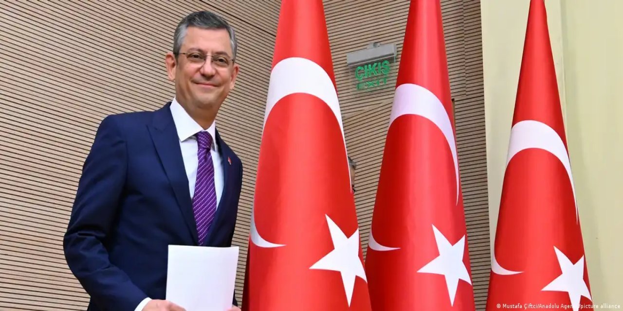 SZ: Özgür Özel Türkiye'de ender görülen bir şeyi başardı