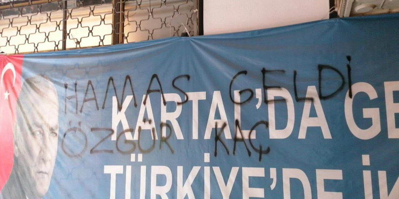 CHP Kartal İlçe Başkanlığı'na sprey boyalı saldırı: "Hamas geldi Özgür, kaç"