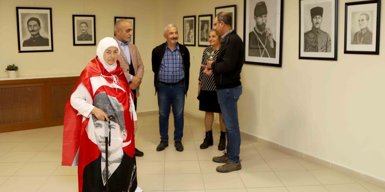 ‘Ata Biyografi’ Resim Sergisi Kartal Belediyesi’nde Açıldı