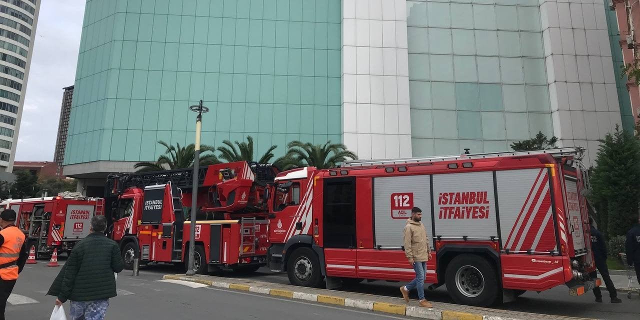 Şişli'de AVM Yangını: Otopark Boşaltıldı