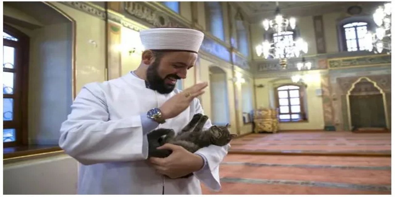 Mekke'de Filistin İçin Dua Eden Türk İmamın Ayağına Pranga Vuruldu