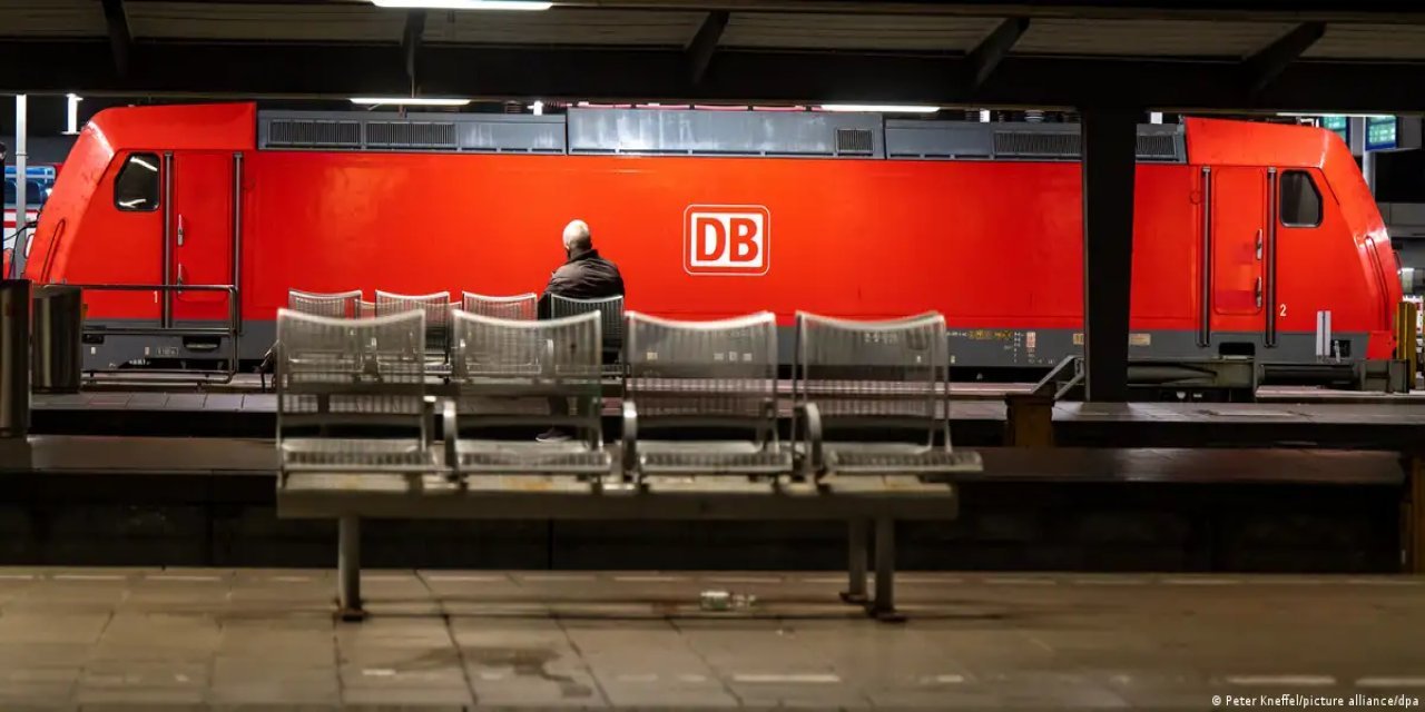 Alman demir yollarında 20 saatlik uyarı grevi