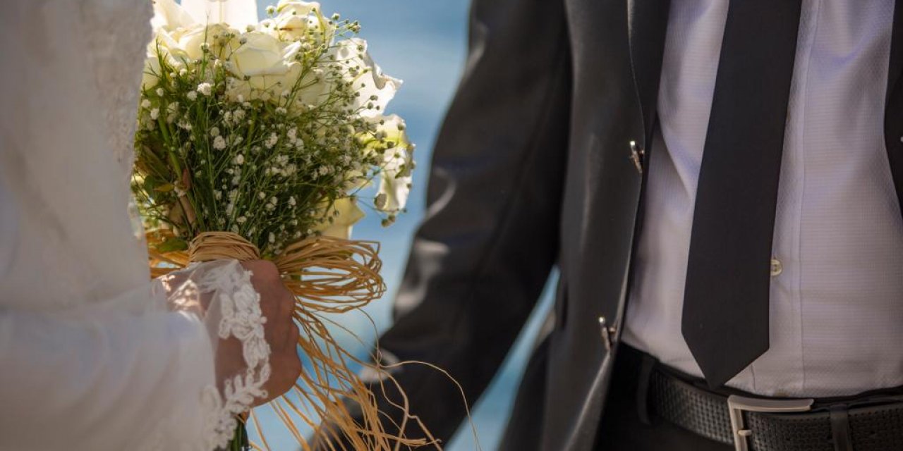 ​​​​​​​İBB 6 AYDA 8 BİN 600 ÇİFTE EVLİLİK DESTEĞİ SAĞLADI