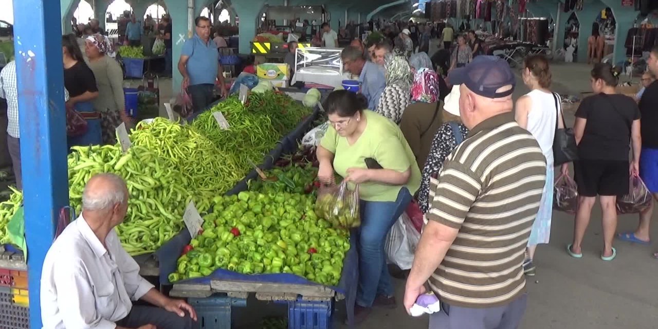 Ankara Büyükşehir Belediyesi'nden zorluk yaşayan 18 bin emekliye 1000 liralık destek