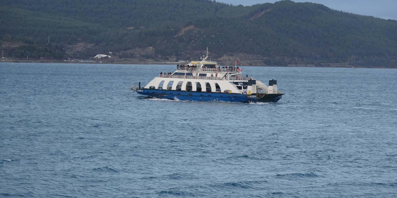 Marmara'da fırtına feribot seferlerini iptal ettirdi