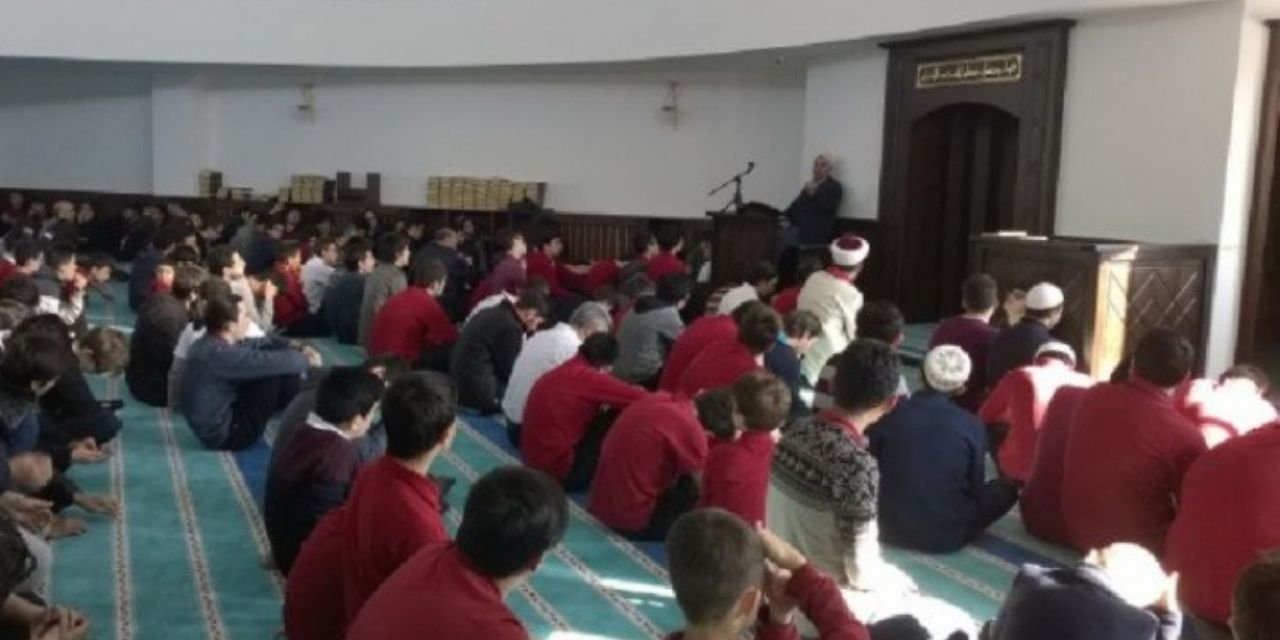 'Okullarda cuma namazı' talimatında 'ilçe müftülüğü ile iş birliği' detayı