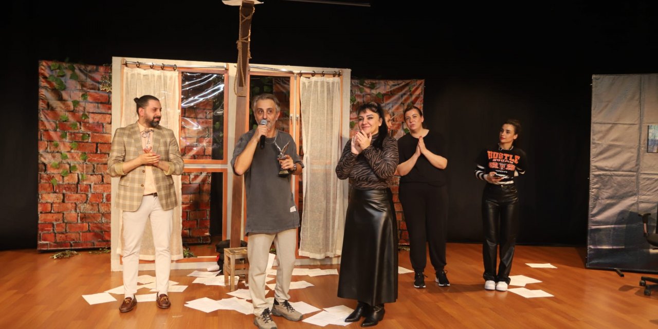 “Başka Sen Yok Ki ” Adlı Tiyatro Oyunu Kartal’da Sahnelendi