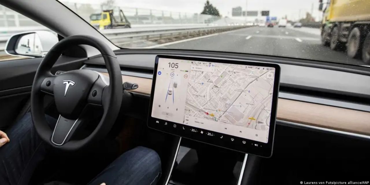 Tesla 2 milyon aracını geri çağırdı