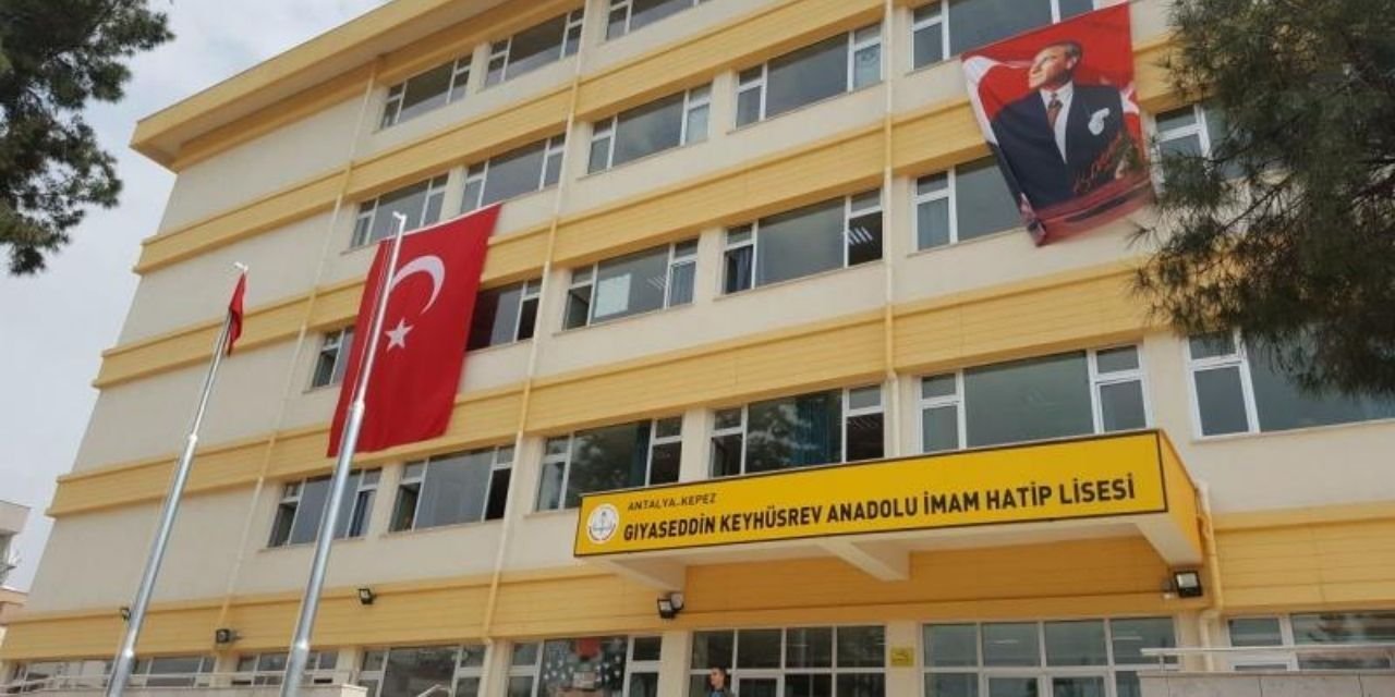 Tekvando şampiyonu öğrenci öğretmeni darp etti