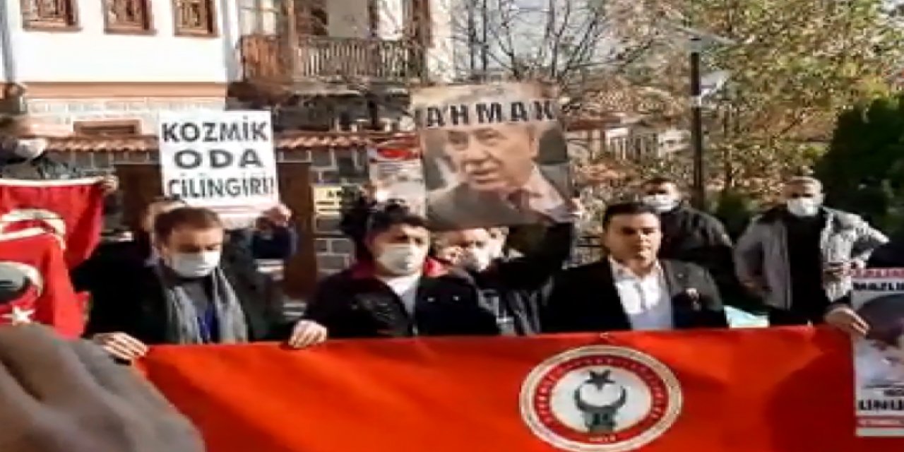 Bülent Arınç'a protesto: İhanet edenlerin donla çekilmiş fotoğraflarını unutma