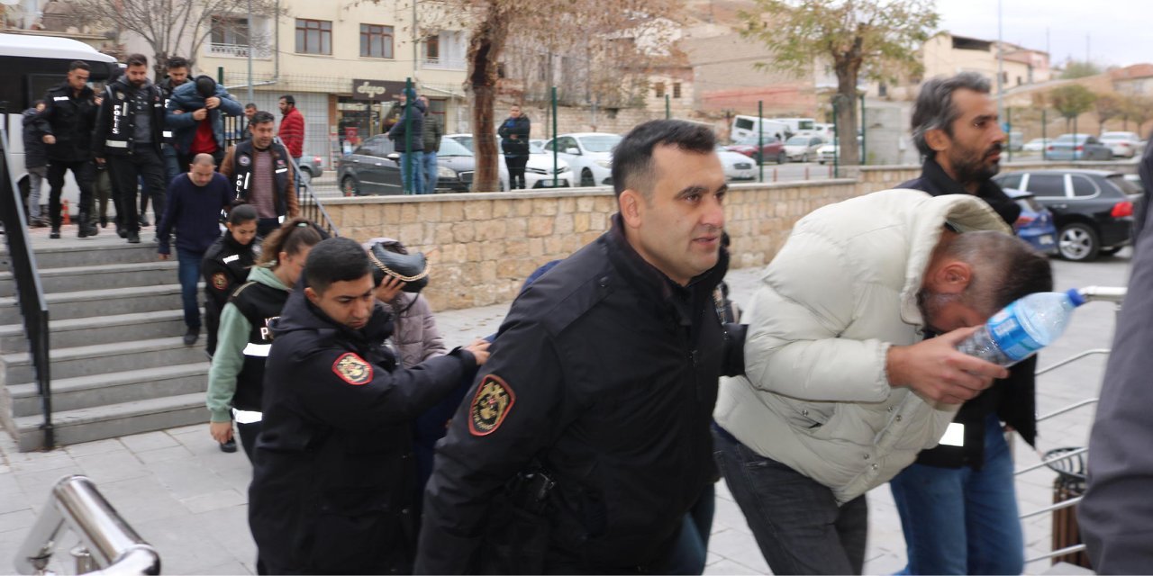 Bakan Yerlikaya duyurdu: Mali suçlar nedeniyle 302 kişiye gözaltı