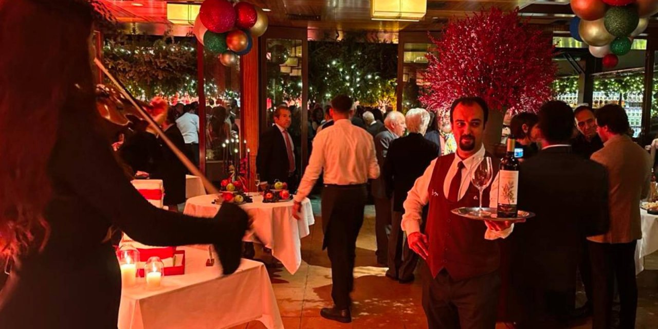 Ertuğrul Özkök: “Eski Türkiye zengini misiniz?” testi; Paper Moon duvarındaki 19 resimden kaçını tanıyorsunuz?