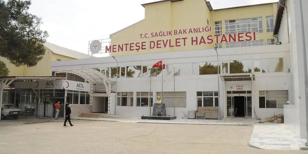 Hatay'daki Menteşe Devlet Hastanesi hakkında 2018 yılında 'depreme karşı dayanıksız' diye yıkım kararı verilmiş