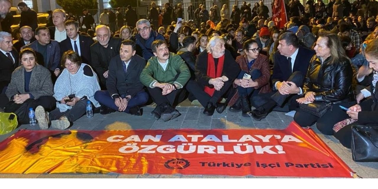 Müjdat Gezen, Can Atalay için düzenlenen oturma eylemine katıldı