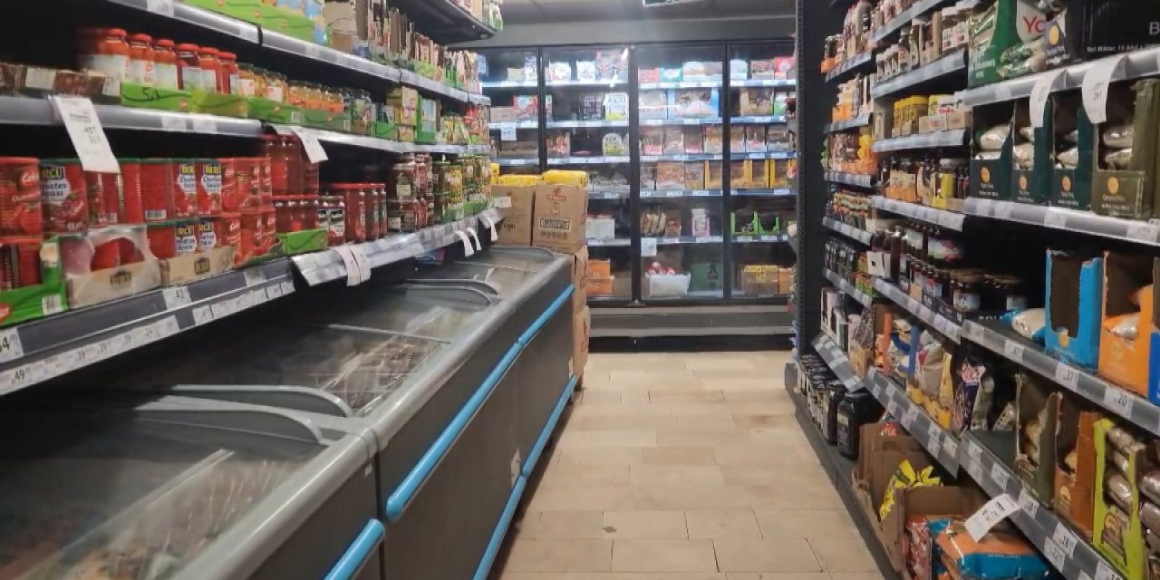 Asgari ücret hesaplara yansımadan marketlerde etiket değişimi başladı