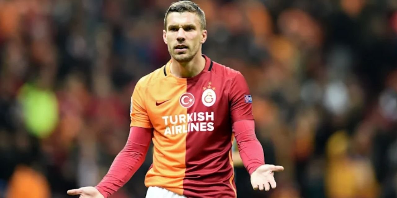 Podolski, Seçil Erzan'dan son anda kurtulmuş