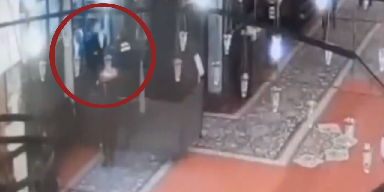 Fatih Camii'nde bıçaklı saldırı güvenlik kamerasında
