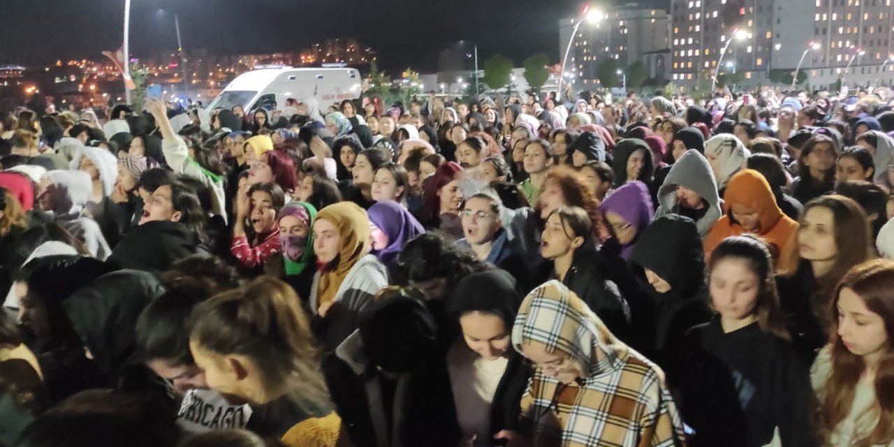 KYK yurdunda, öğrenciler içindeyken asansör arızalandı