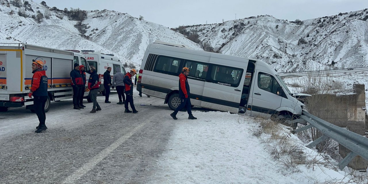 Sivas'ta kaza: 26 kişi yaralandı