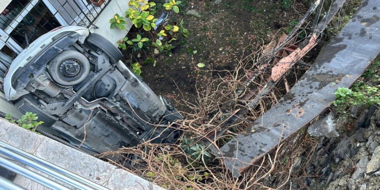 Fren yerine gaza bastı, bina boşluğuna uçtu!