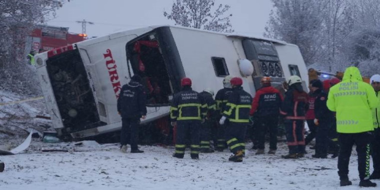 Kastamonu'da yolcu otobüsü tarlaya devrildi... Ölü ve yaralılar var!