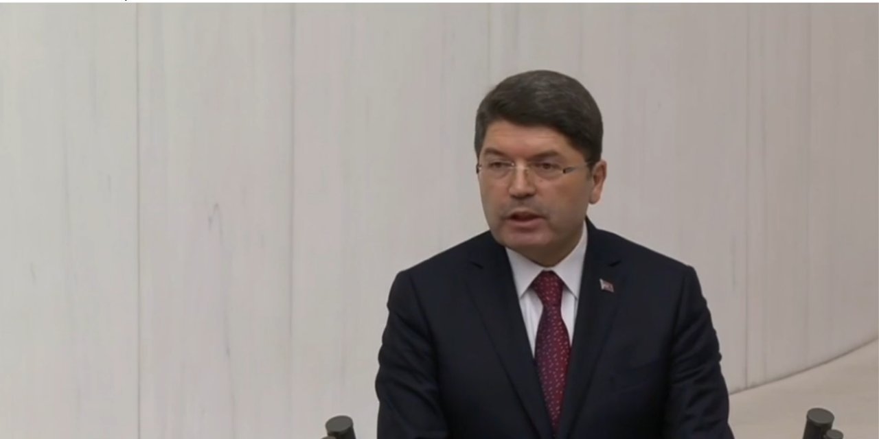 Bakan Tunç: Bekir Bozdağ'a Anayasa fırlatılması büyük bir saygısızlık