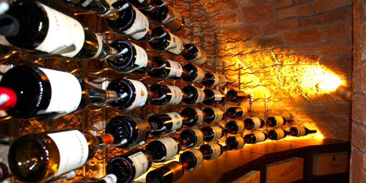 Ertuğrul Özkök: Faydalı bir rehber; Türkiye'de soyulacak kavların ve çalınacak şarapların listesi