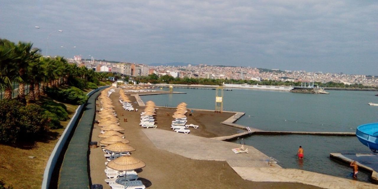 AKP'li Samsun Büyükşehir Belediyesi halk plajına balıkçı barınağı yapıyor