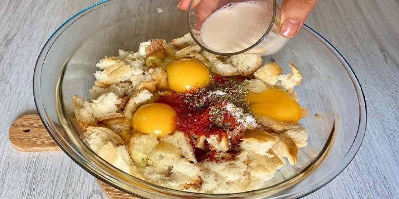 Bayat ekmekleri çöpe atmamalısınız; İşte 1 tepsi börek yapmanın püf noktası