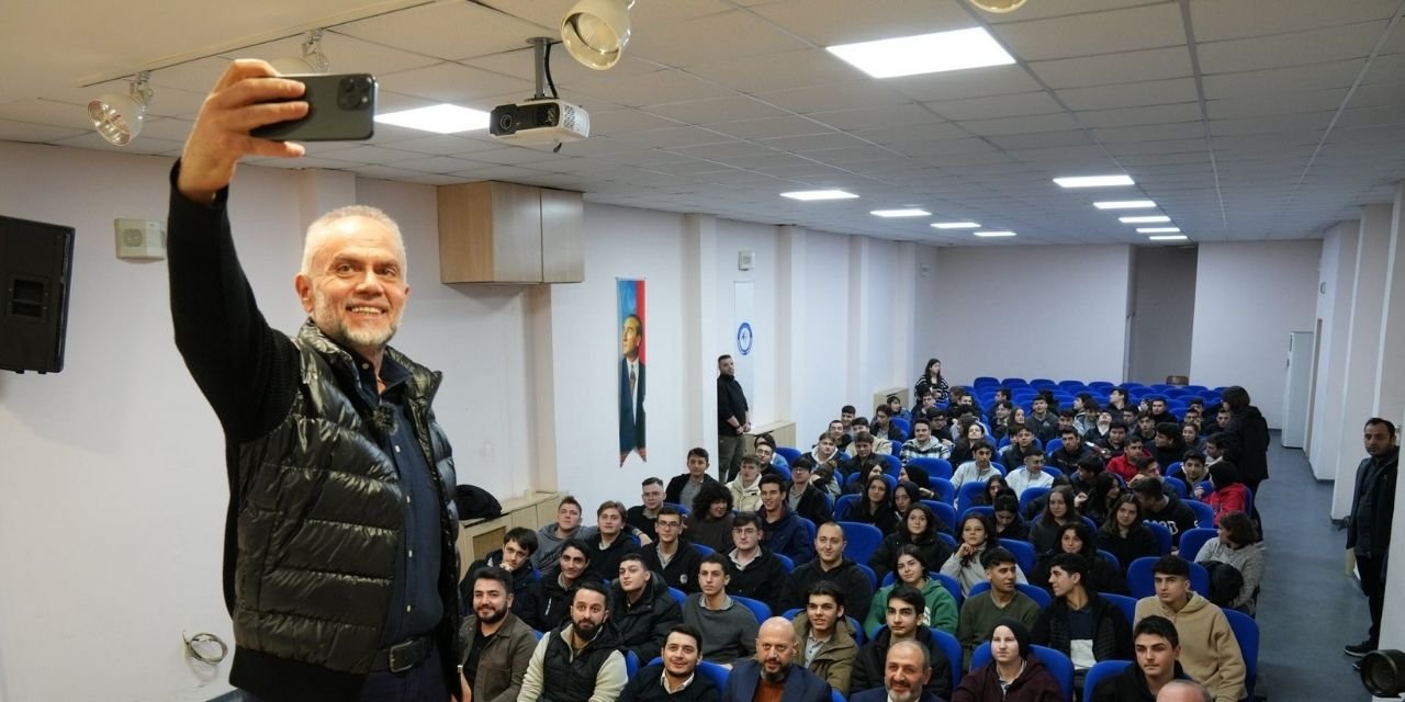 AKP’li Belediye Başkanı'ndan liselerde seçim çalışması