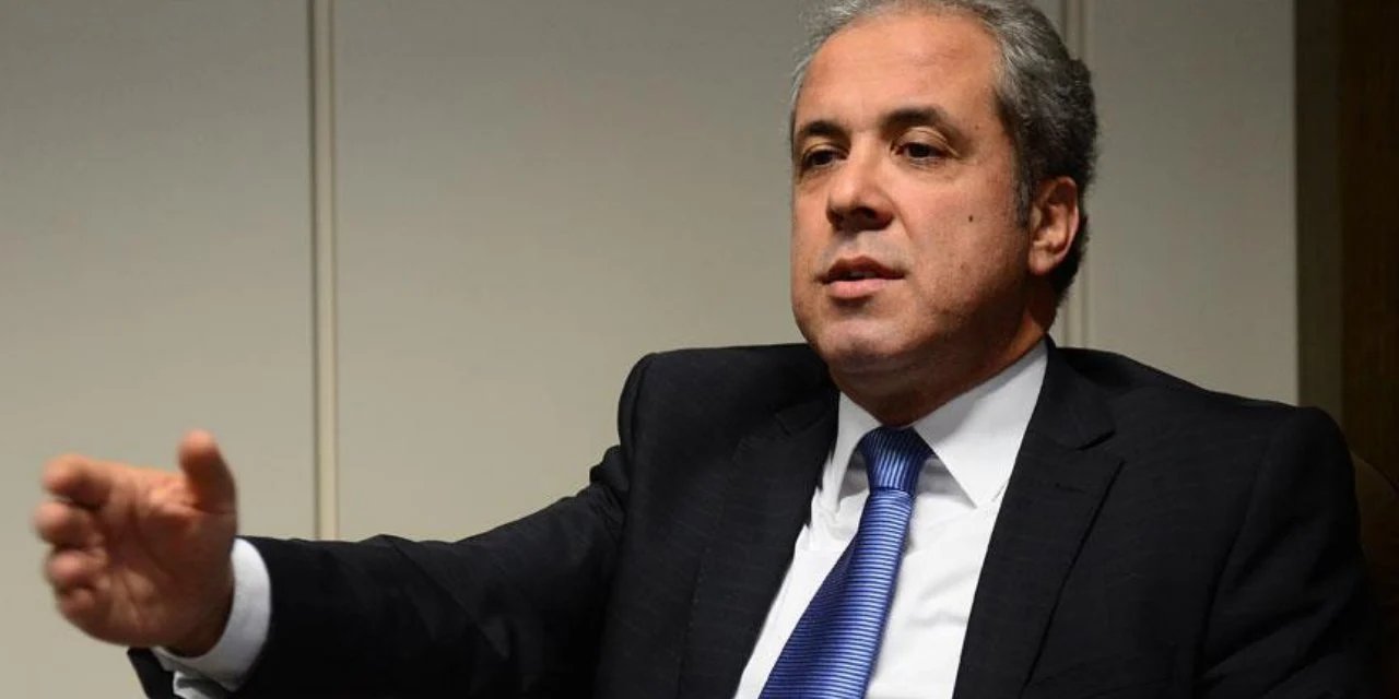 Depremzedeler Çadırda Yaşarken Eski AKP'li Vekile Deprem Konutu