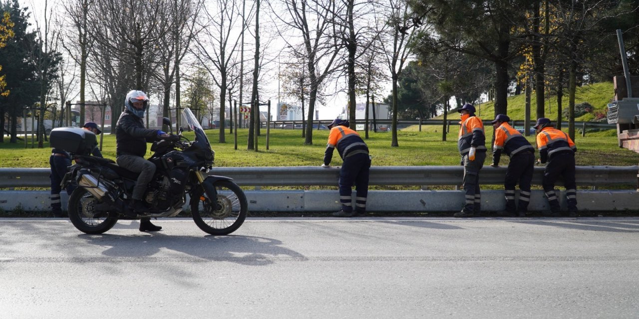 İBB’nin ‘Motorcu Dostu Bariyer” Çalışmaları Hız Kesmeden Devam Ediyor