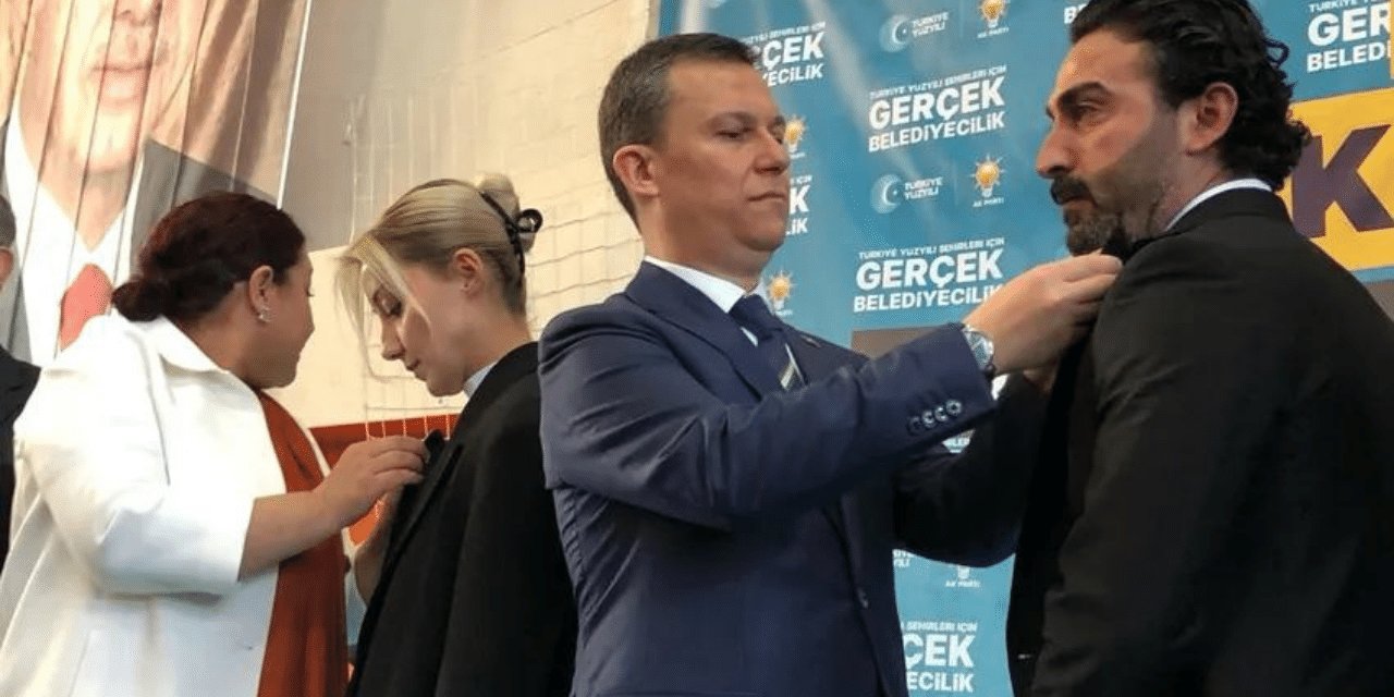 Kırşehir'de, 1025 kişi Gelecek Partisi'nden istifa edip AKP'ye geçti