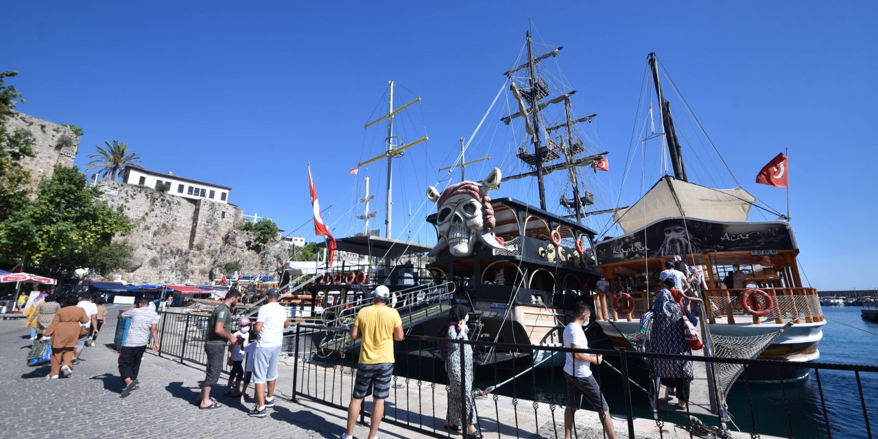 Antalya'da günübirlik tur teknelerinde 'korona' denetimi