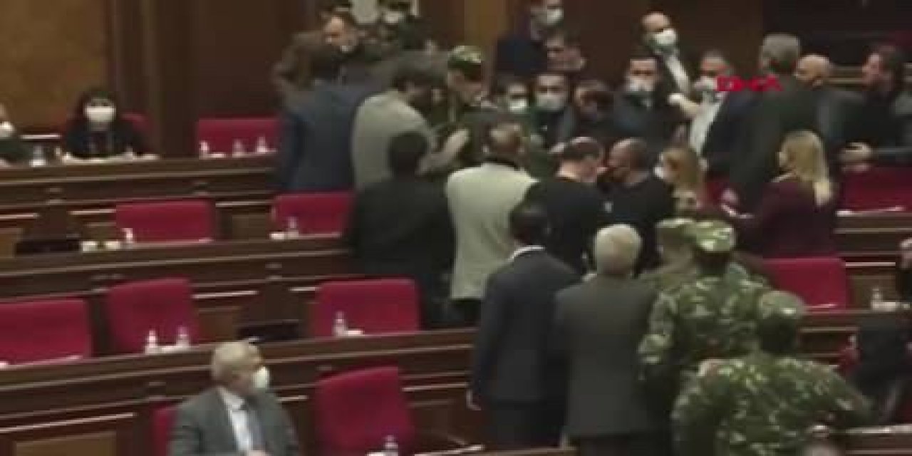 Ermenistan Meclisi'nde Azerbaycan tartışması