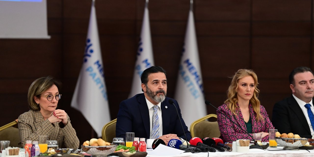 Memleket Partisinin ABB Başkan adayı Burak Hasar: "Öğrencilerin toplu taşımaları ücretsiz olmalı"