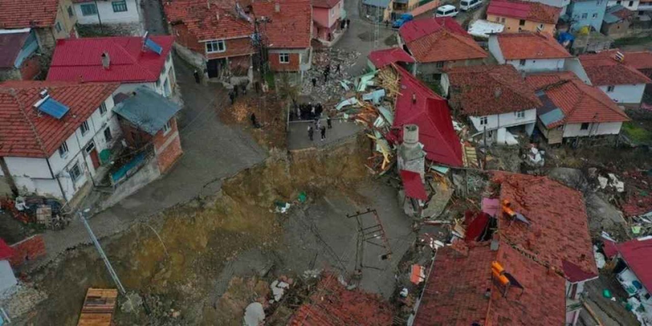 Tokat'ta bir köy heyelanda ortadan ikiye ayrıldı