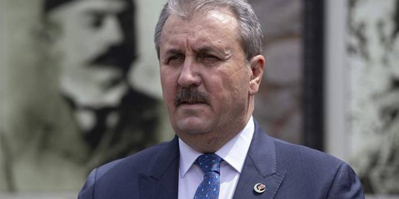 BBP Genel Başkanı Mustafa Destici'nin de içinde bulunduğu makam aracı kaza yaptı