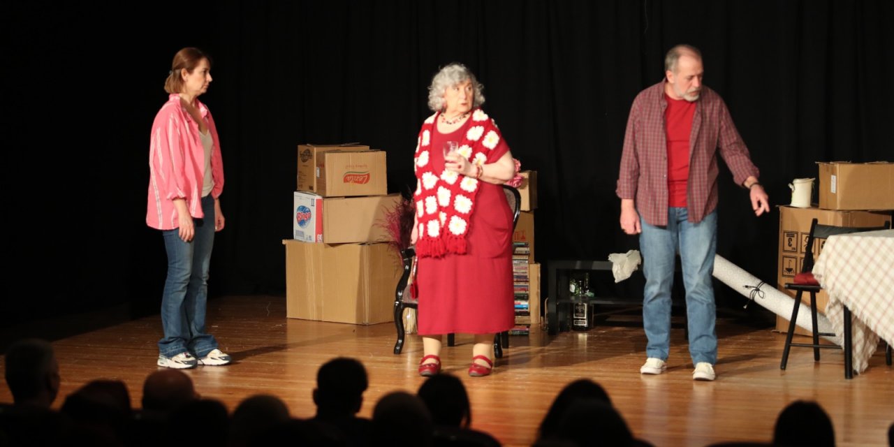 Kartal Belediyesi Komşularını Tiyatro ile Buluşturuyor