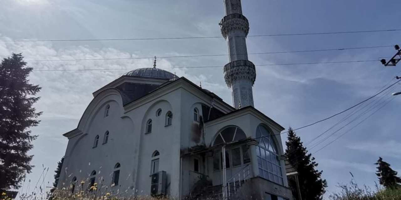 Cami hoparlöründen AKP duyurusu: İbadethaneleri seçim bürosuna çevirmeye kalkmak kabul edilemez