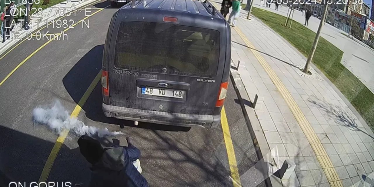 İstanbul’da yine bozuk otobüs filmi: Set kuruldu, dumanlar yükseldi