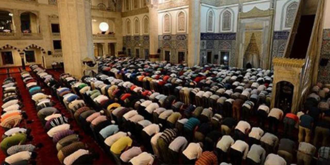 Bursa'da lise öğrencileri okul idaresi tarafından teravih namazına götürüldü