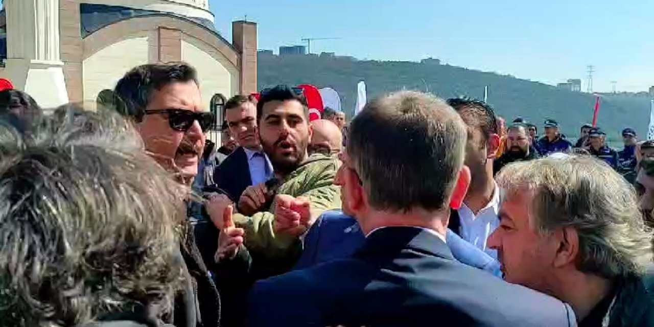 TOKİ Başkanı Ömer Bulut, anahtar teslim töreninde hak sahibine yumruk attı