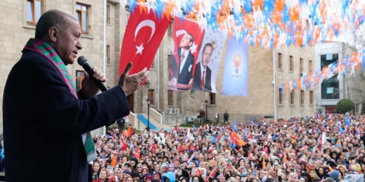 Erdoğan'ın mitingine 'Adalet yoksa oy yok' tişörtüyle gelen kişi gözaltına alındı