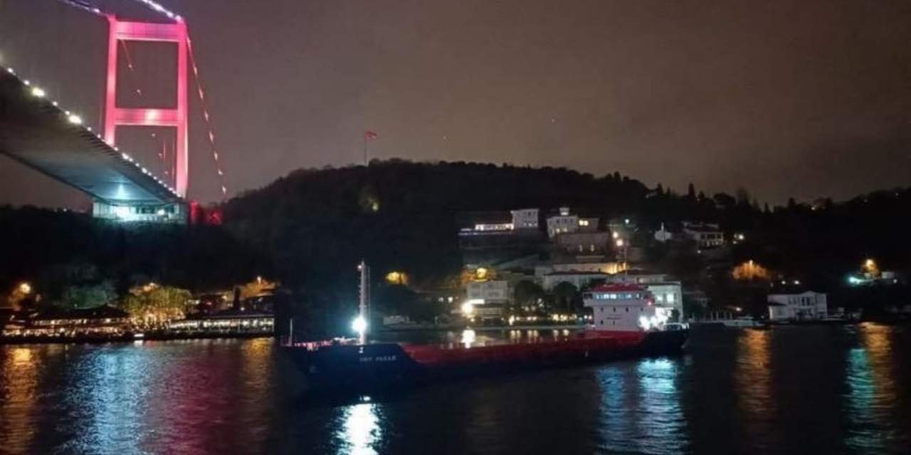 İstanbul Boğazı'nda gemi trafiği çift yönlü askıya alındı