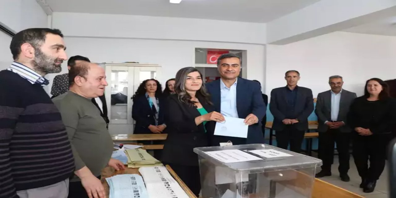 Van’da seçilen DEM Parti'li Zeydan’a memnu haklar engeli