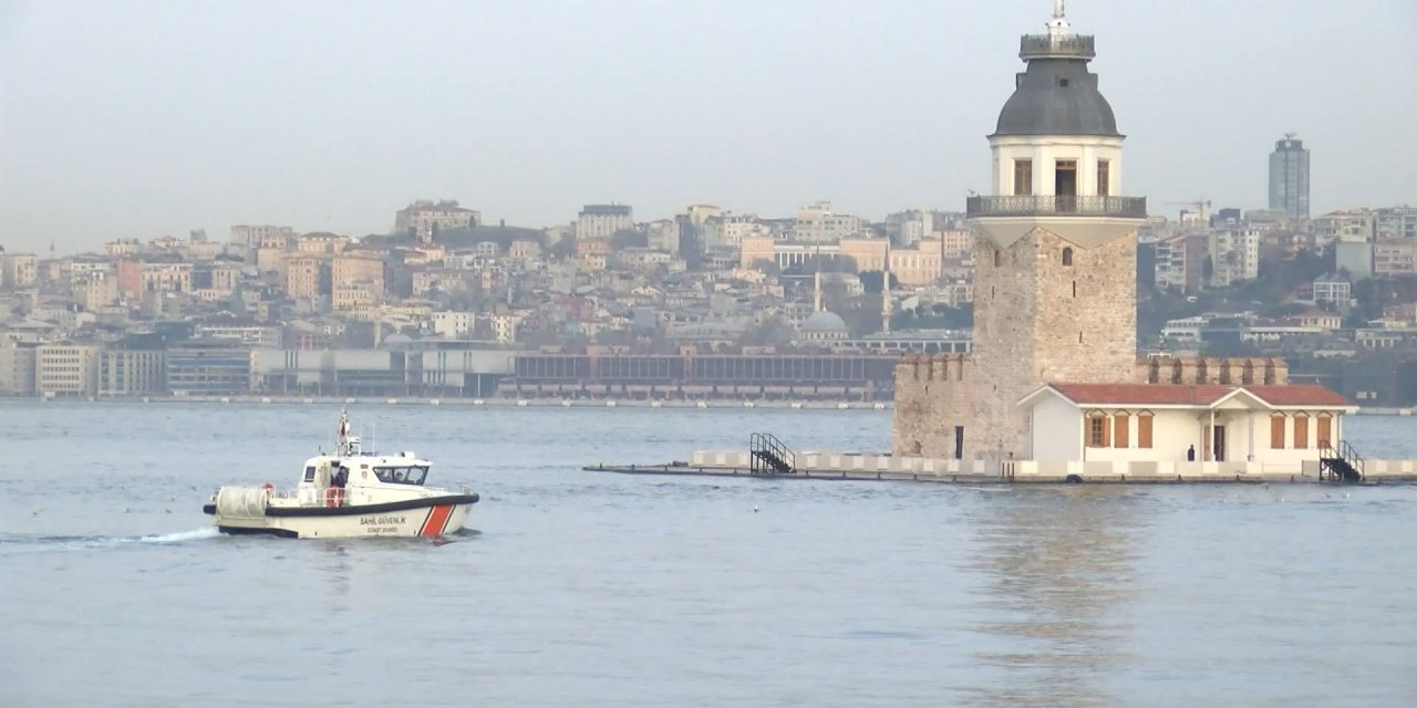 Üsküdar'da bir kişi denizde yüzerken kayboldu