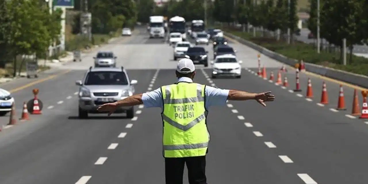 İstanbul ve Ankara’da trafik yoğunluğunu azaltmak için kamyon, çekici ve tankerlere geçici trafik yasağı