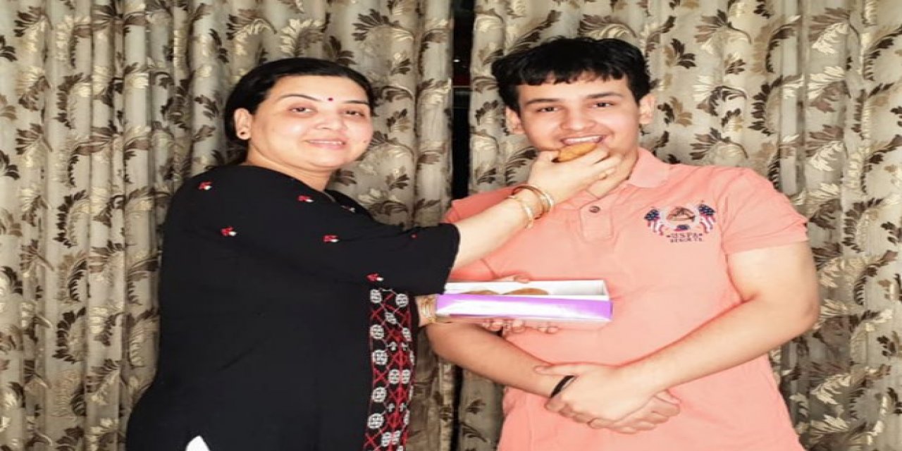 Hindistan’da 14 yaşındaki genç, üniversiteden mezun oldu